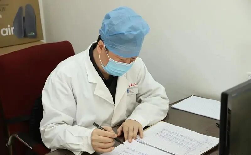 9岁骨肉瘤患儿，治疗半年，CT显示肺结节消失，我和孩子爸眼里都是泪