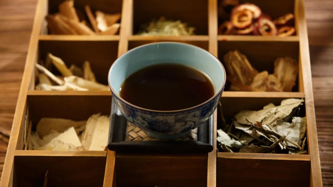 癌症患者吃中药多久可以停？吃中药会伤肝肾，伤身体吗？